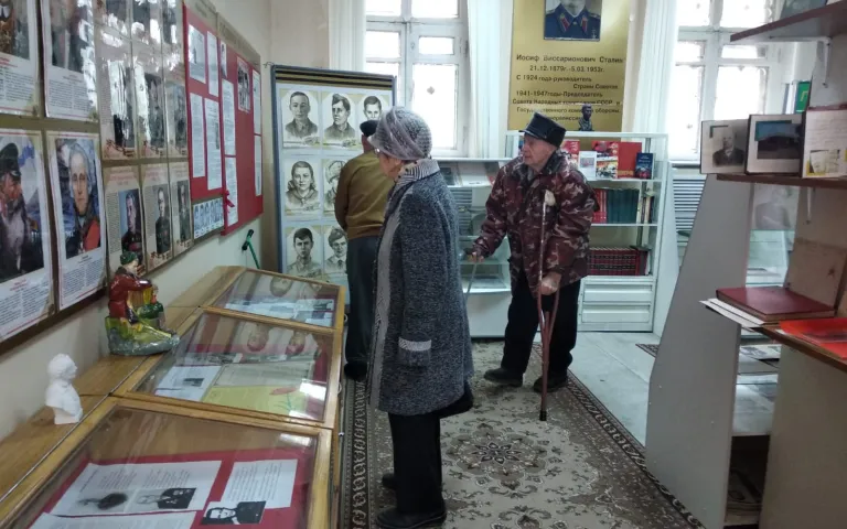 В РЦОО Советского района расположена музейная комната "Боевой и Трудовой Славы"