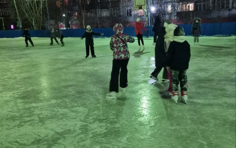 Ночь, огни и музыка.. Праздничный дух в воздухе!