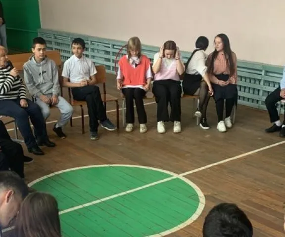 Свой Чужой Равный обложка