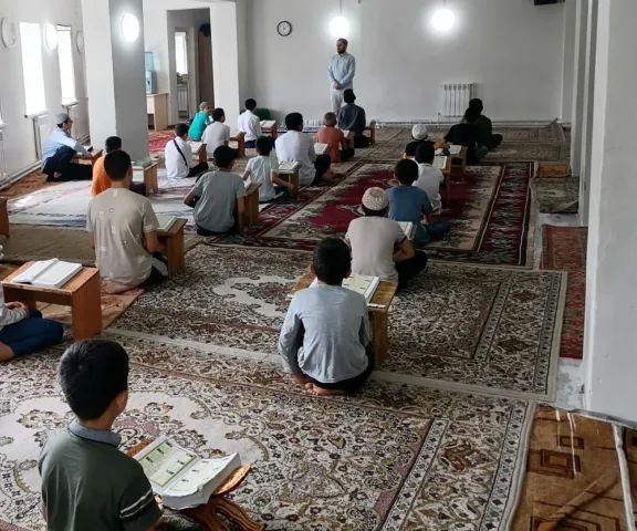 лагерь в мечети
