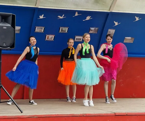 Танцевальный коллектив школы Ritmix